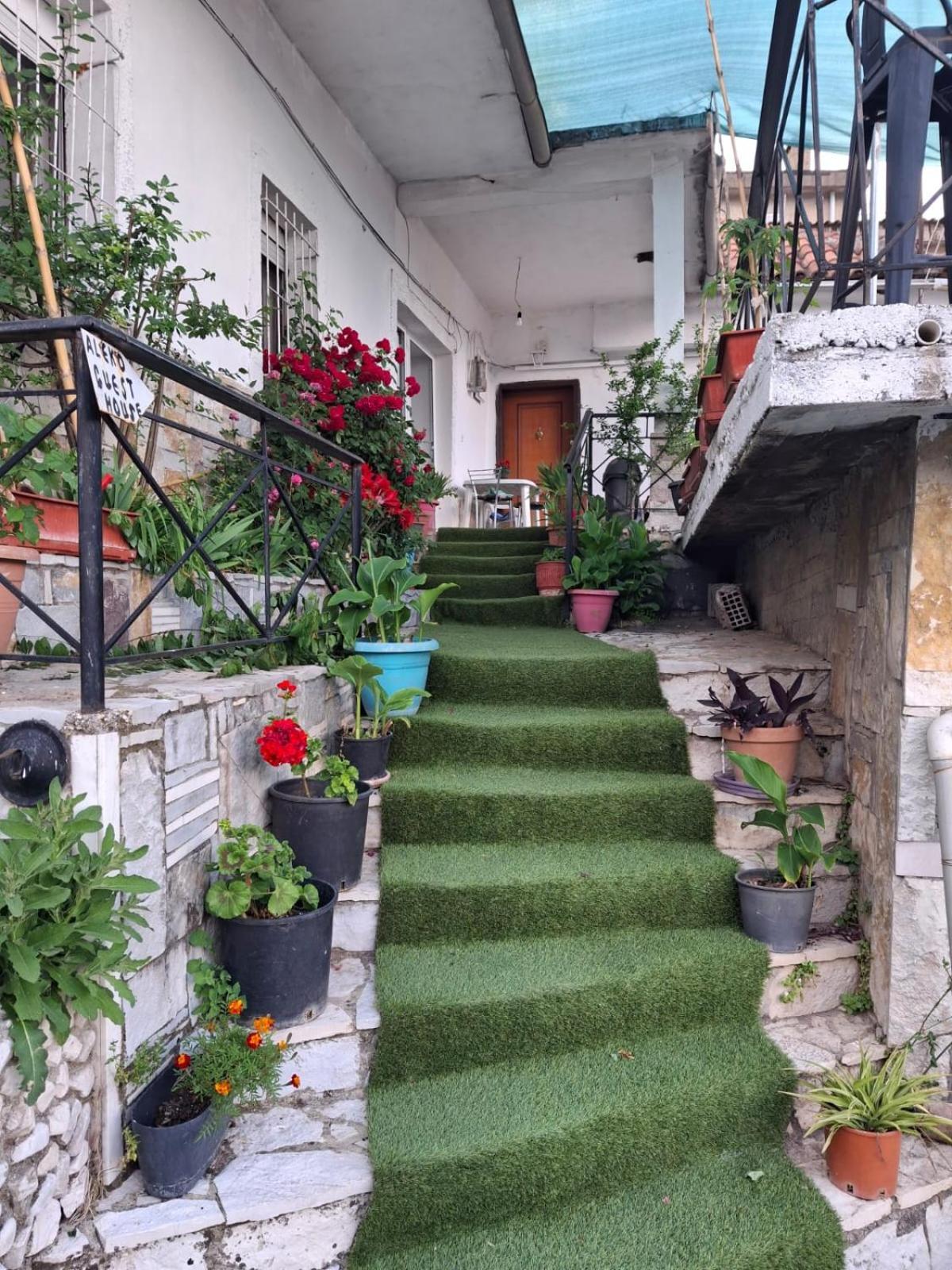 Aleko Guest House Gjirokastër Exterior foto